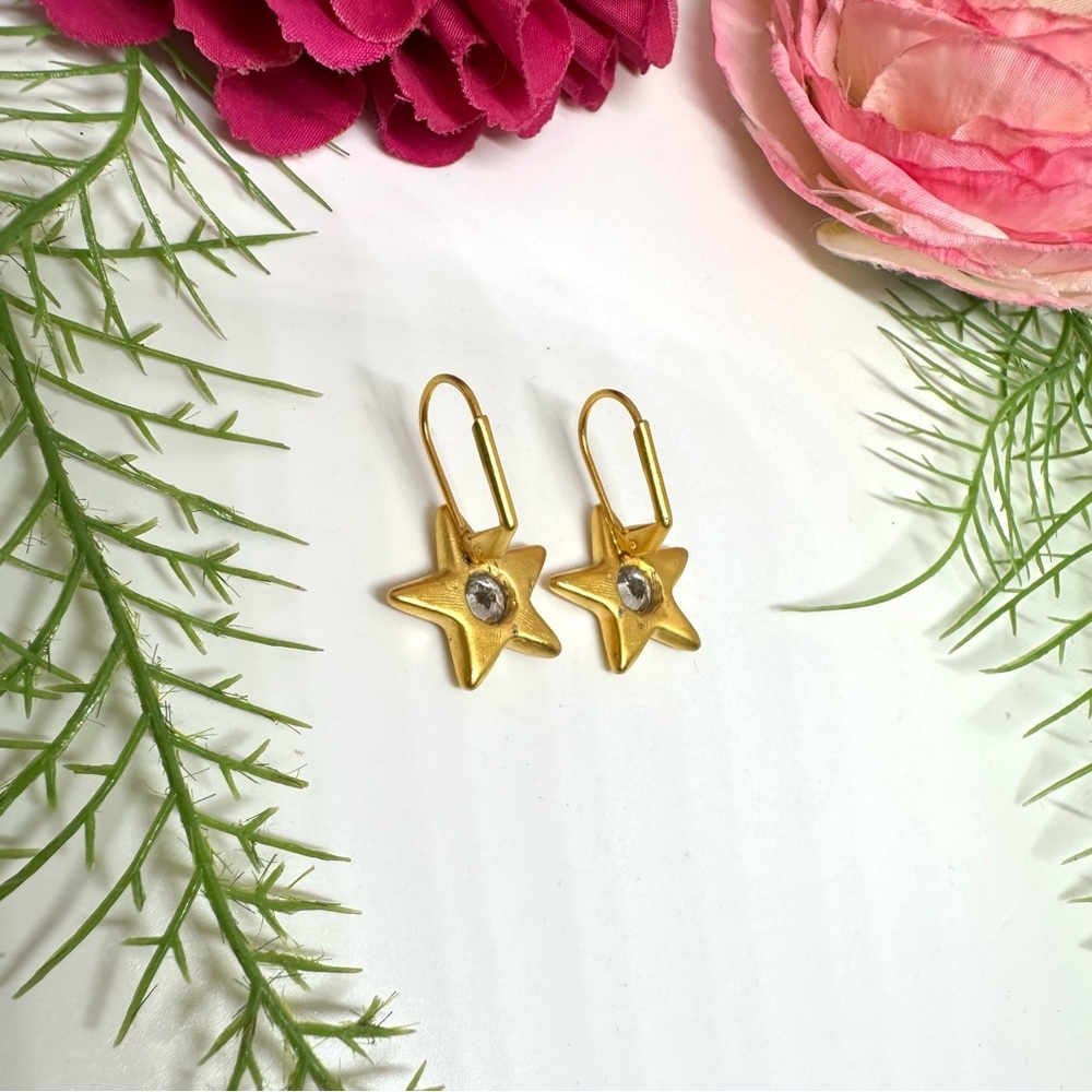 Last Pair! ⚜️CUTE Star Cubic Zirconia Brushed Golden Hoop Earrings - Picture 5 of 6
